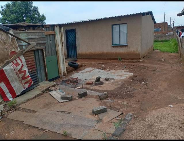 2 BEDROOM HOUSE FOR SALE IN ETWATWA EAST